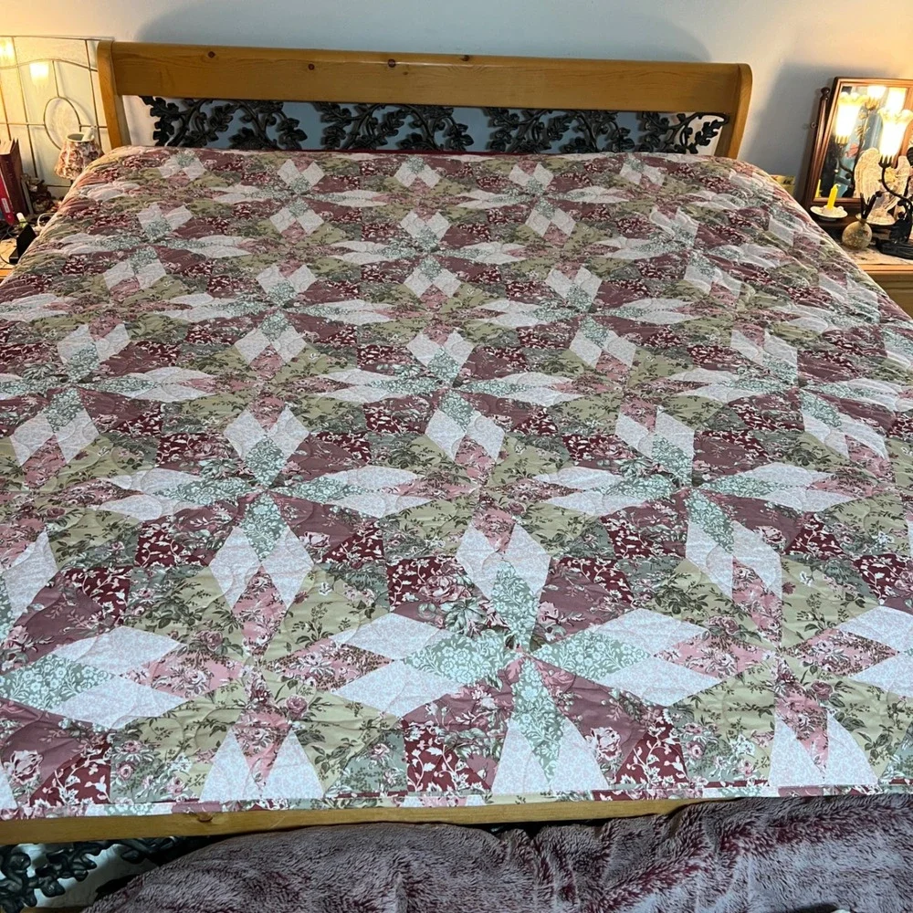 Peking Handicraft Floral Patchwork Quilt Reversible Pink Green Queen 86x90